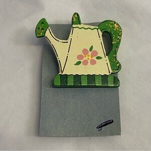 Vintage-Style Wooden Watering Can Brooch – Hand Painted Garden Theme